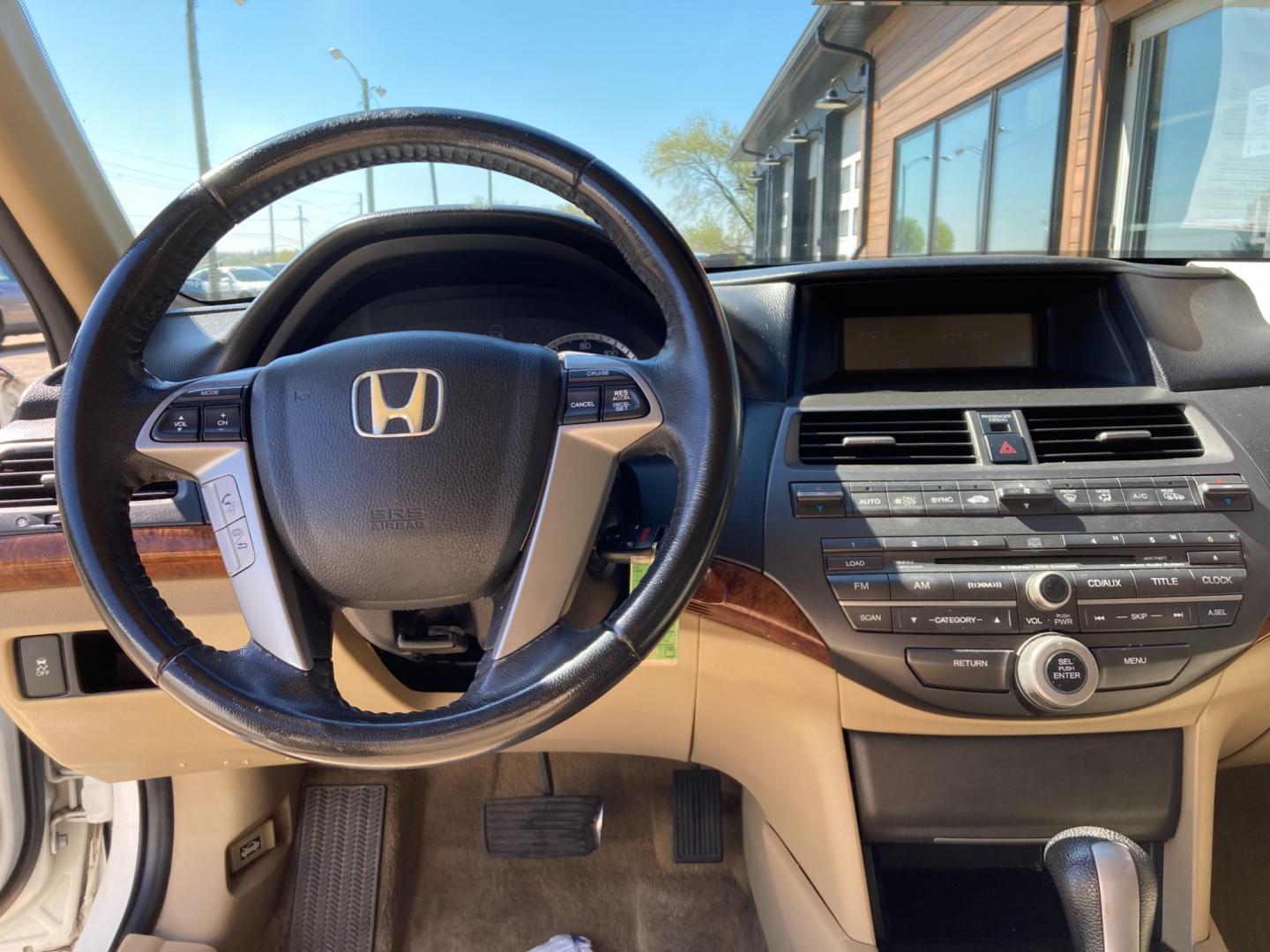 2011 Taffeta White Honda Accord EX-L V-6 Sedan AT (5KBCP3F8XBB) with an 3.5L V6 SOHC 24V engine, 5-Speed Automatic transmission, located at 1800 South Ihm Blvd, Freeport, IL, 61032, (815) 232-5543, 42.278645, -89.607994 - Accord EX-L 4D Sedan V6 - Photo#7